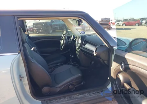 2013 Mini Hardtop Cooper z USA, uszkodzony, nr VIN WMWSU3C59DT685185